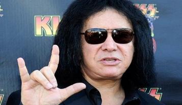 Download Kiss Goes Golfing Starring Gene Simmons (Golf Hack)